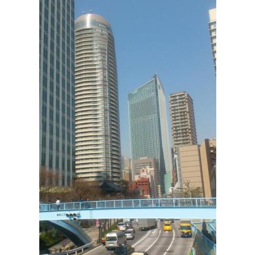 手前:愛宕タワー 愛宕ヒルズ 中央:虎ノ門ヒルズ